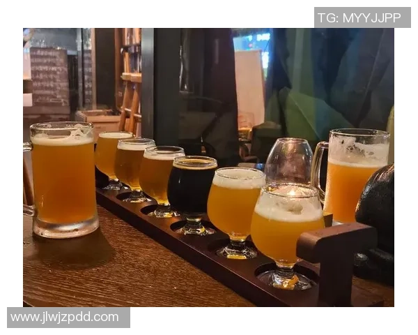 帕尔默落选世界杯后与朋友狂欢畅饮美女相伴尽享夜生活